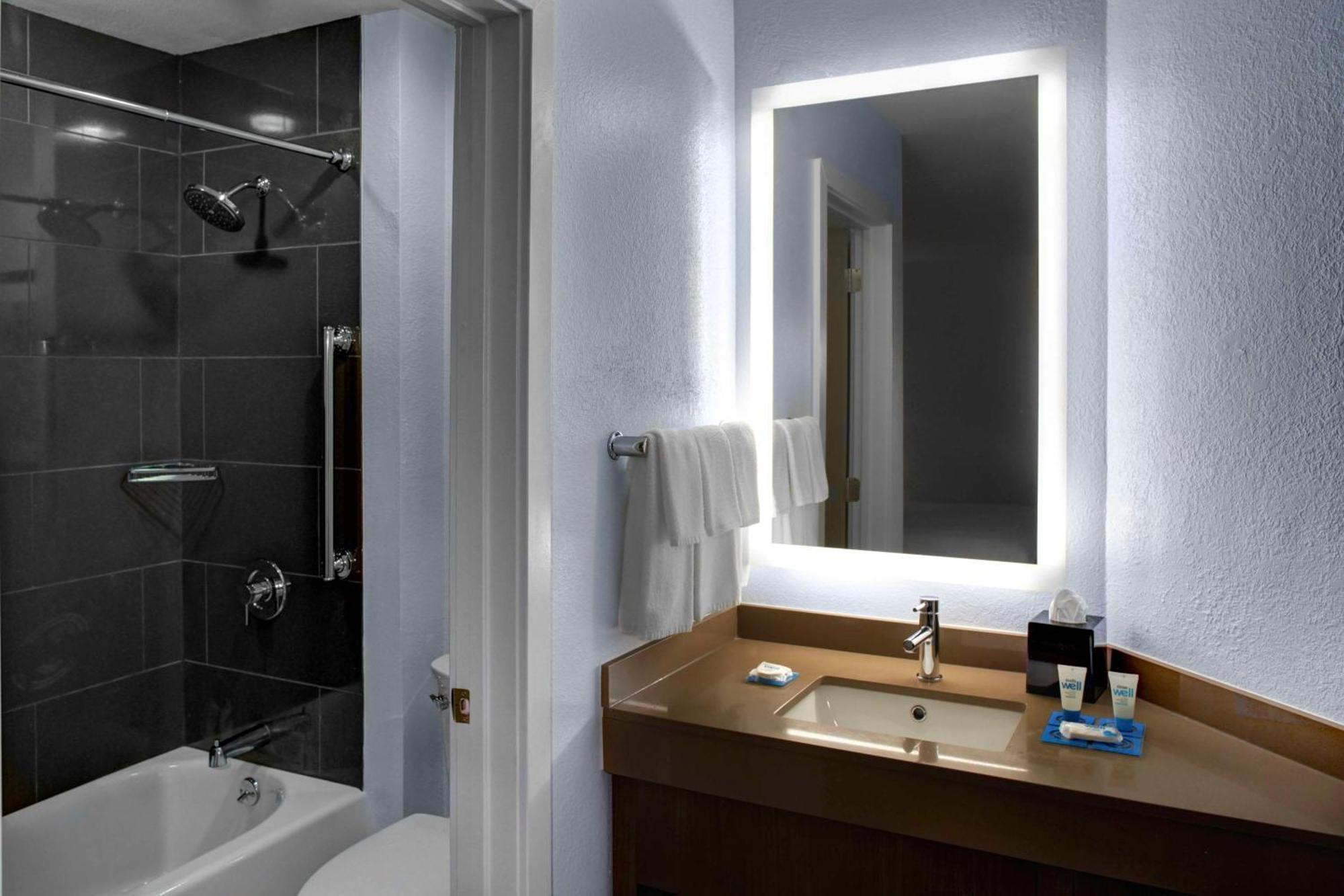 Отель Hyatt House Fishkill-Poughkeepsie Экстерьер фото